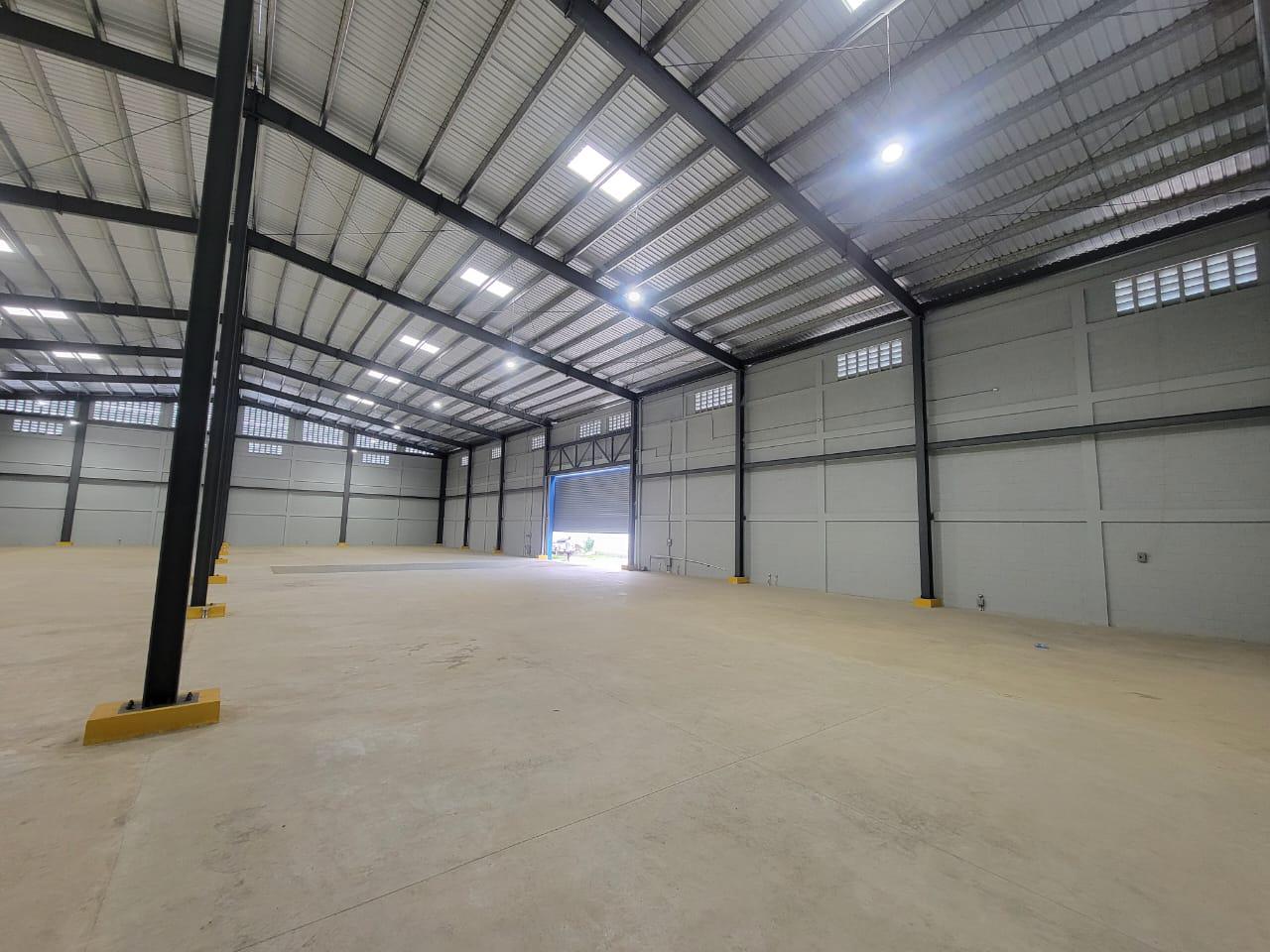 otros inmuebles - Alquiler y venta de Nave Industrial en sector Engombre 8