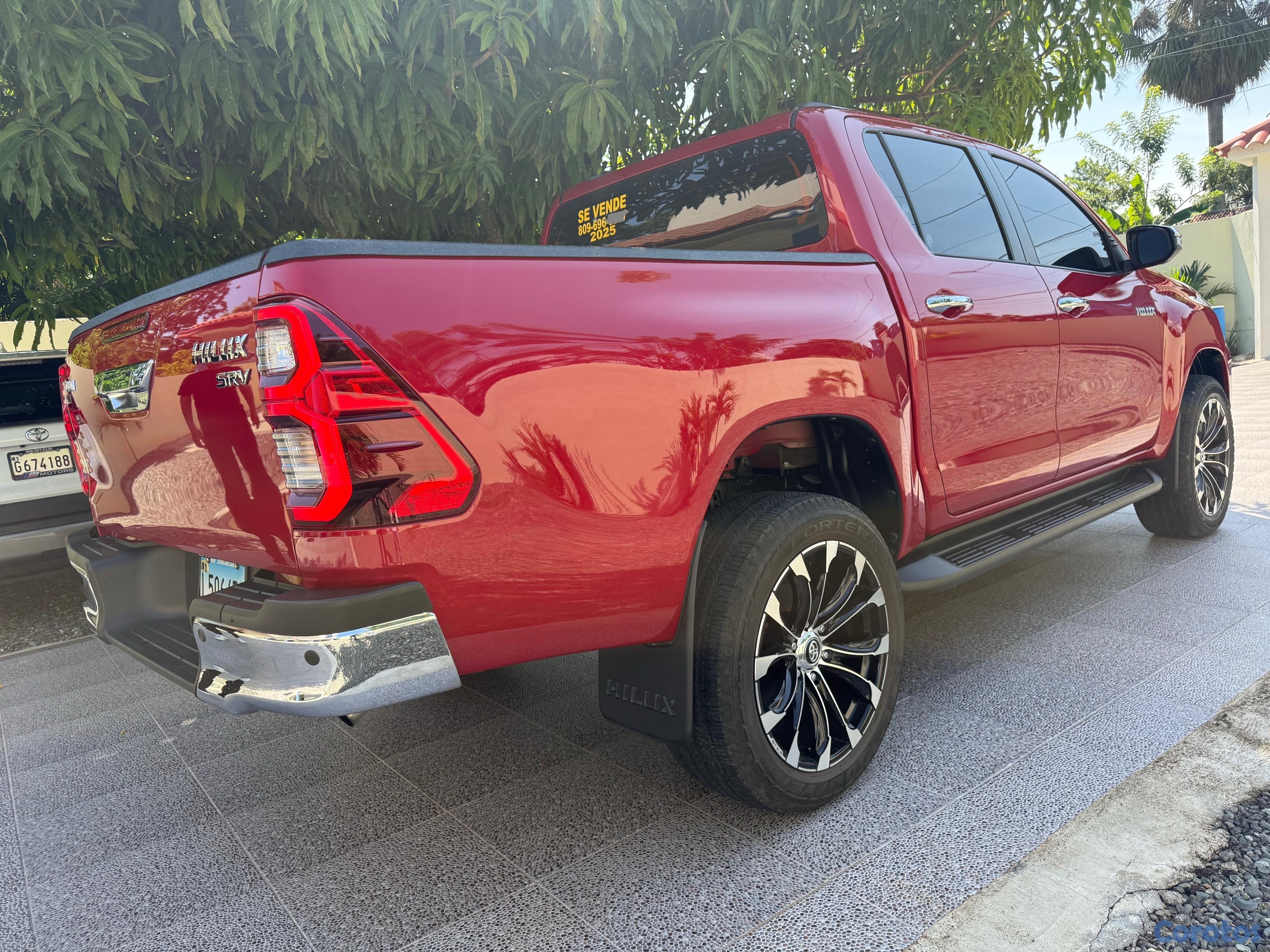 jeepetas y camionetas - TOYOTA HILUX 2025 SRV 4x4 AUTOMÁTICA, ÚNICO DUEÑO, TOTALMENTE NUEVA. 9