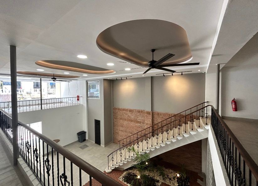 oficinas y locales comerciales - Alquiler Local Comercial Ubicado en la Calle El Conde, Zona Colonial 3