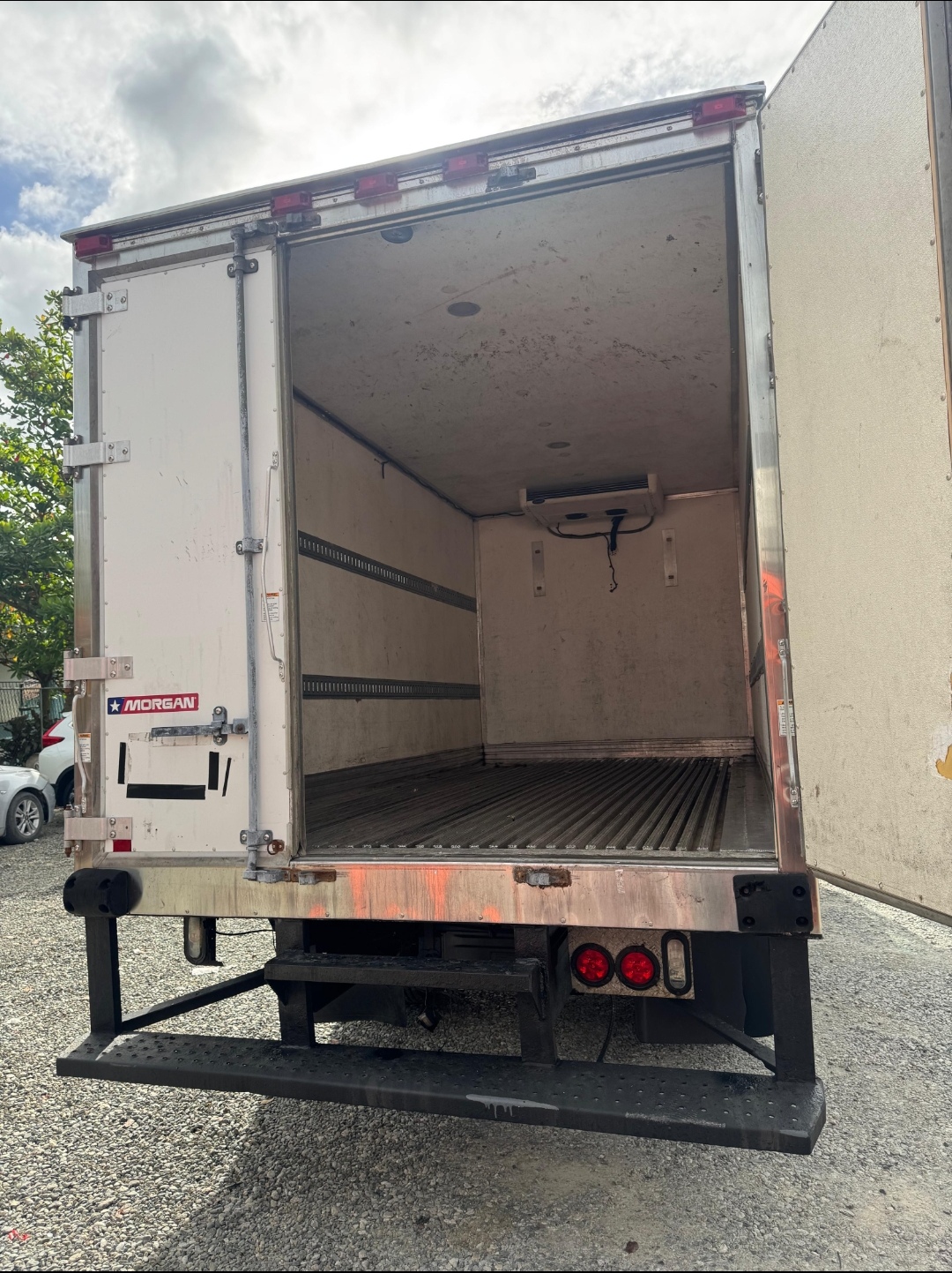 camiones y vehiculos pesados - 2012 Isuzu NPR Refrigerado 16 Pies  4