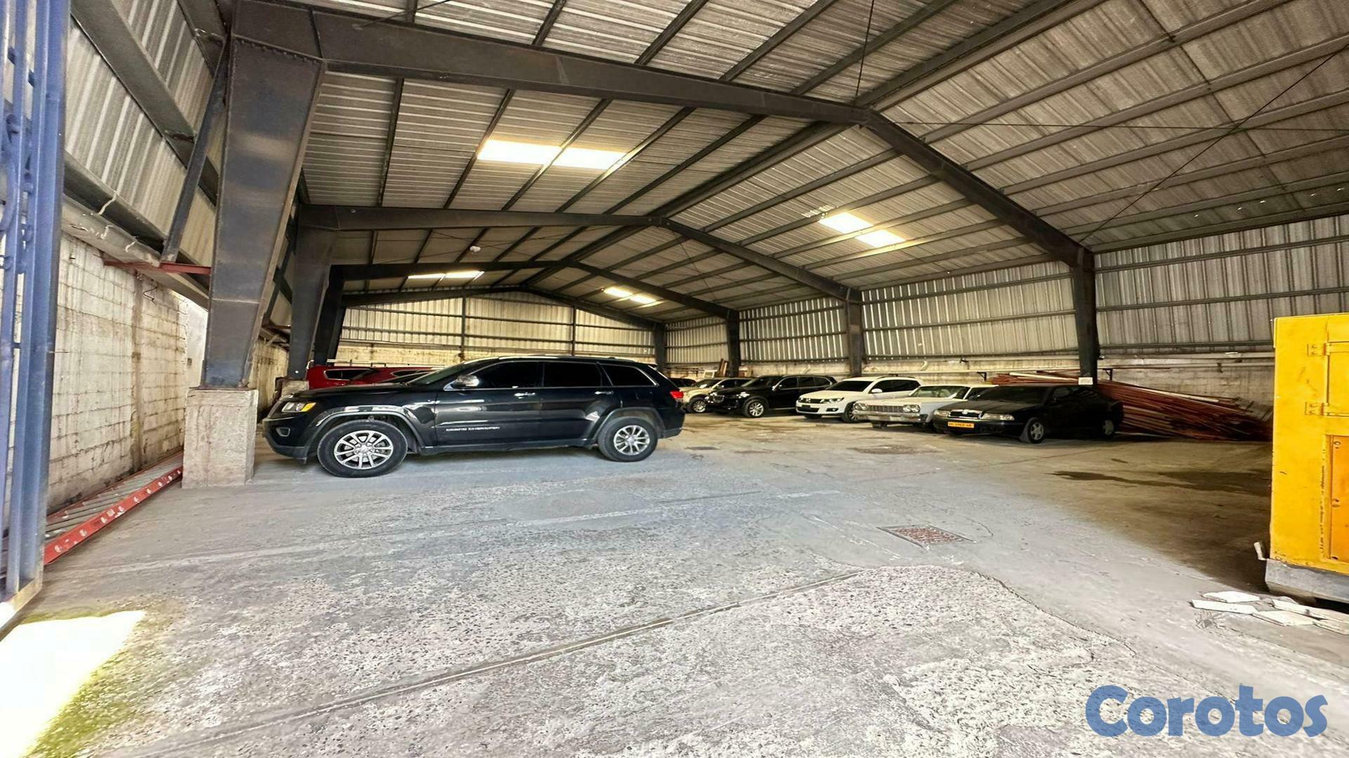 oficinas y locales comerciales - Local amplio para Oficina en Primer Piso en los Restauradores 6