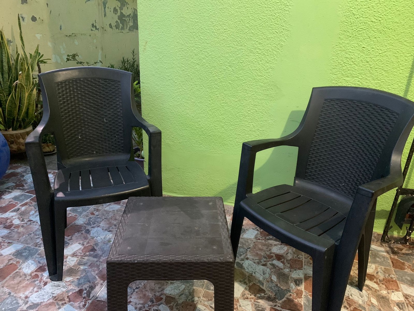 muebles y colchones - Sillas plásticas con mesita
