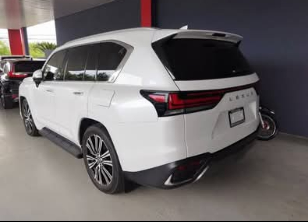 jeepetas y camionetas - 2023 Lexus LX 600 Luxury  1