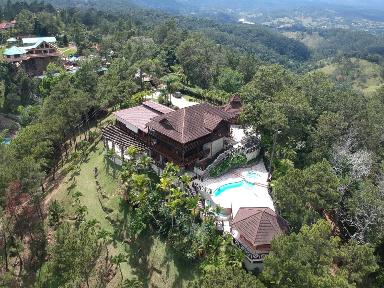 casas vacacionales y villas - Villa premium en Jarabacoa con las mejores vistas del municipio 