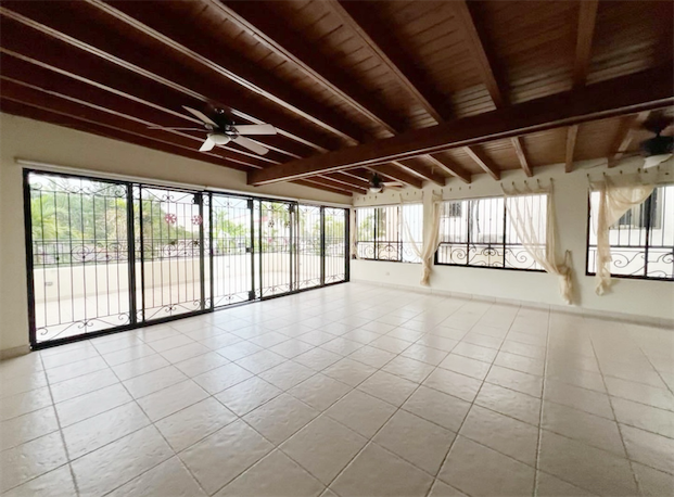 casas - Propiedad en arroyo hondo  6