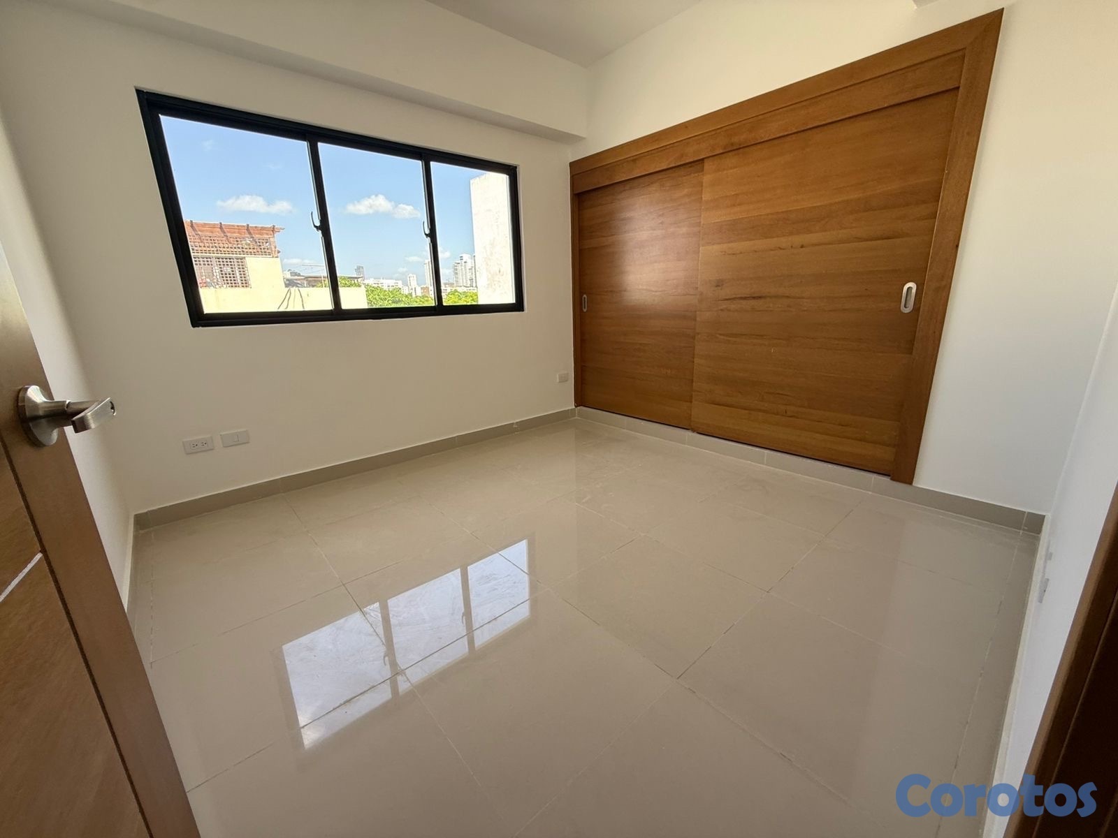 apartamentos - vendo independencia jardines del Sur piso 4 dos habitaciones 2.5 baños dos parqu 9