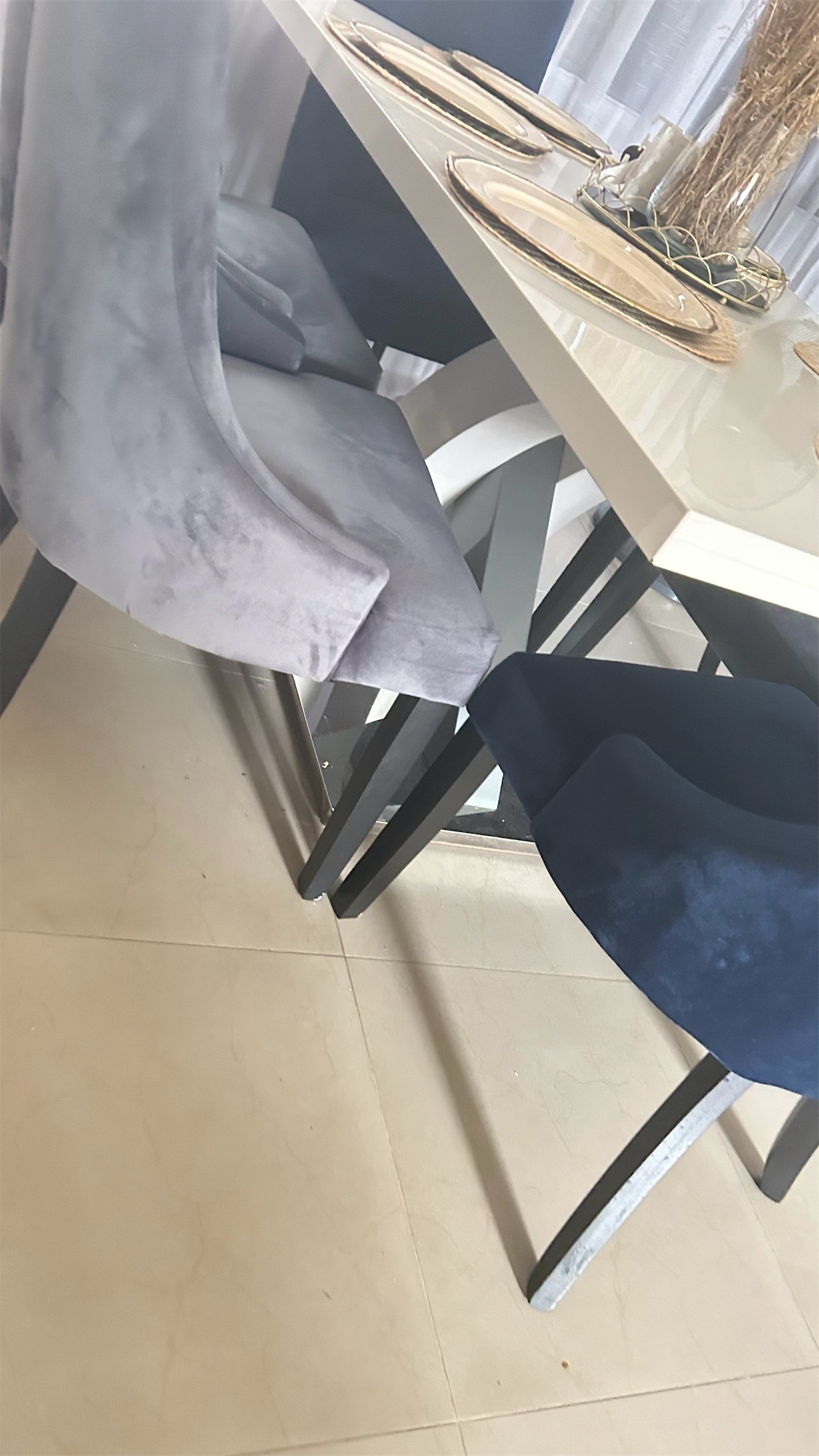 muebles y colchones - Juego de comedor de 6 sillas , mesa laminada y color de la mesa blanco y silllas
