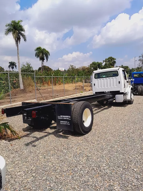 camiones y vehiculos pesados - FREIGHTLINER M2 año 2007 3