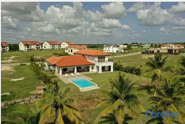 casas vacacionales y villas - Vendo Hermosa Villa con vista al campo de golf en  10