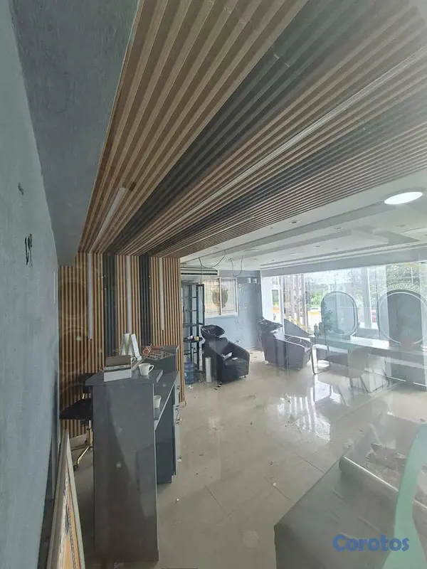 oficinas y locales comerciales - Local comercial en alquiler – Autopista de San Isi 2