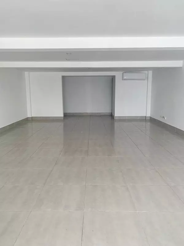 oficinas y locales comerciales - Local céntrico en Naco  3