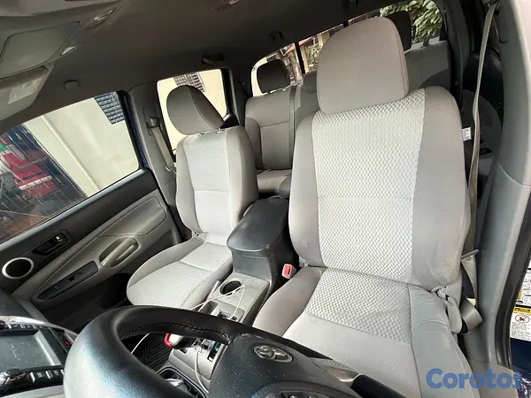 jeepetas y camionetas - se vende Tacoma 2013 7