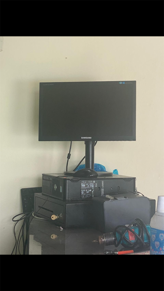 computadoras y laptops - Vendo computadora de mesa Samsung +    Caja registradora