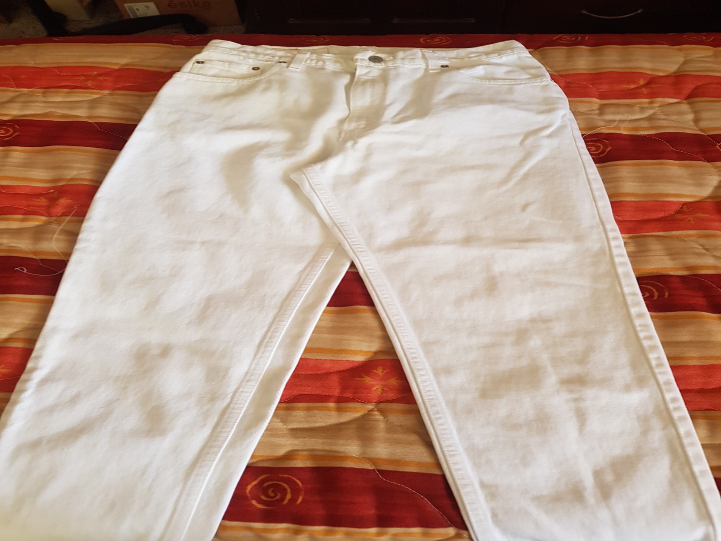 Pantalón blanco tela de jeans de algodón, marca Levi's. 4