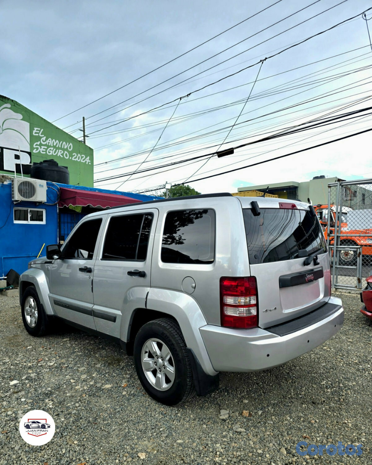 jeepetas y camionetas - JEEP LIBERTY 2012 4X4  7