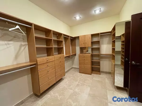 casas - Casa Tipo Mansion en Cuesta hermosa  3