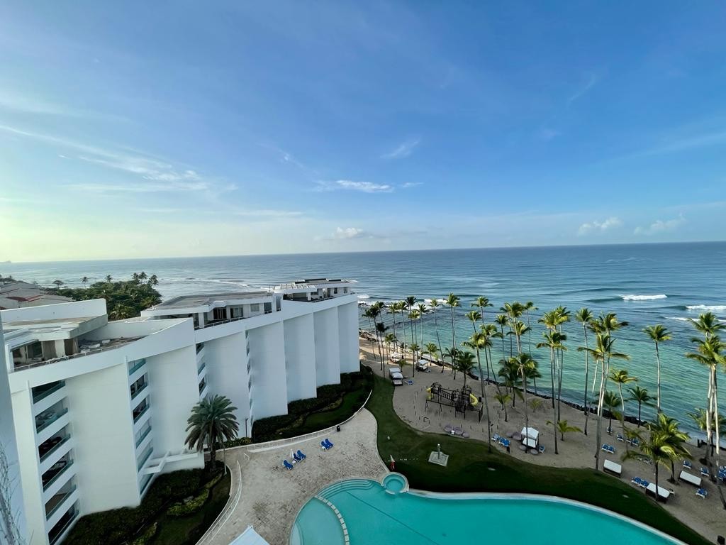 apartamentos - Apartamento en primera linea de playa en venta en Juan Dolio, piso alto, piscina 8