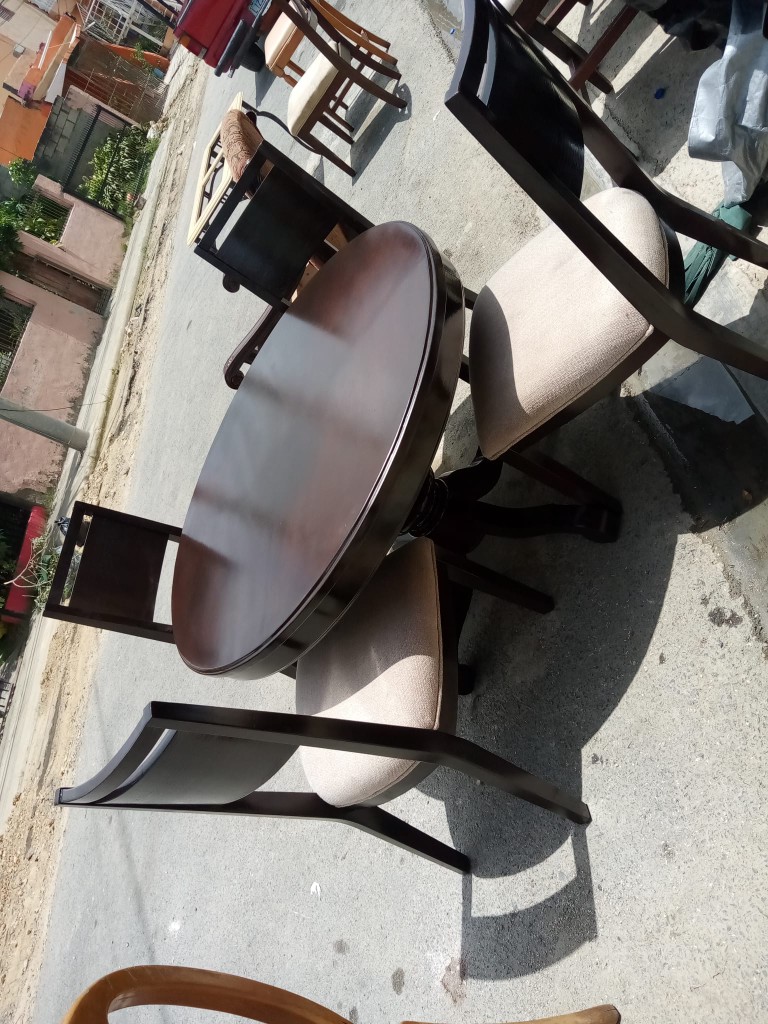 muebles y colchones - Comedor 4 sillas importado