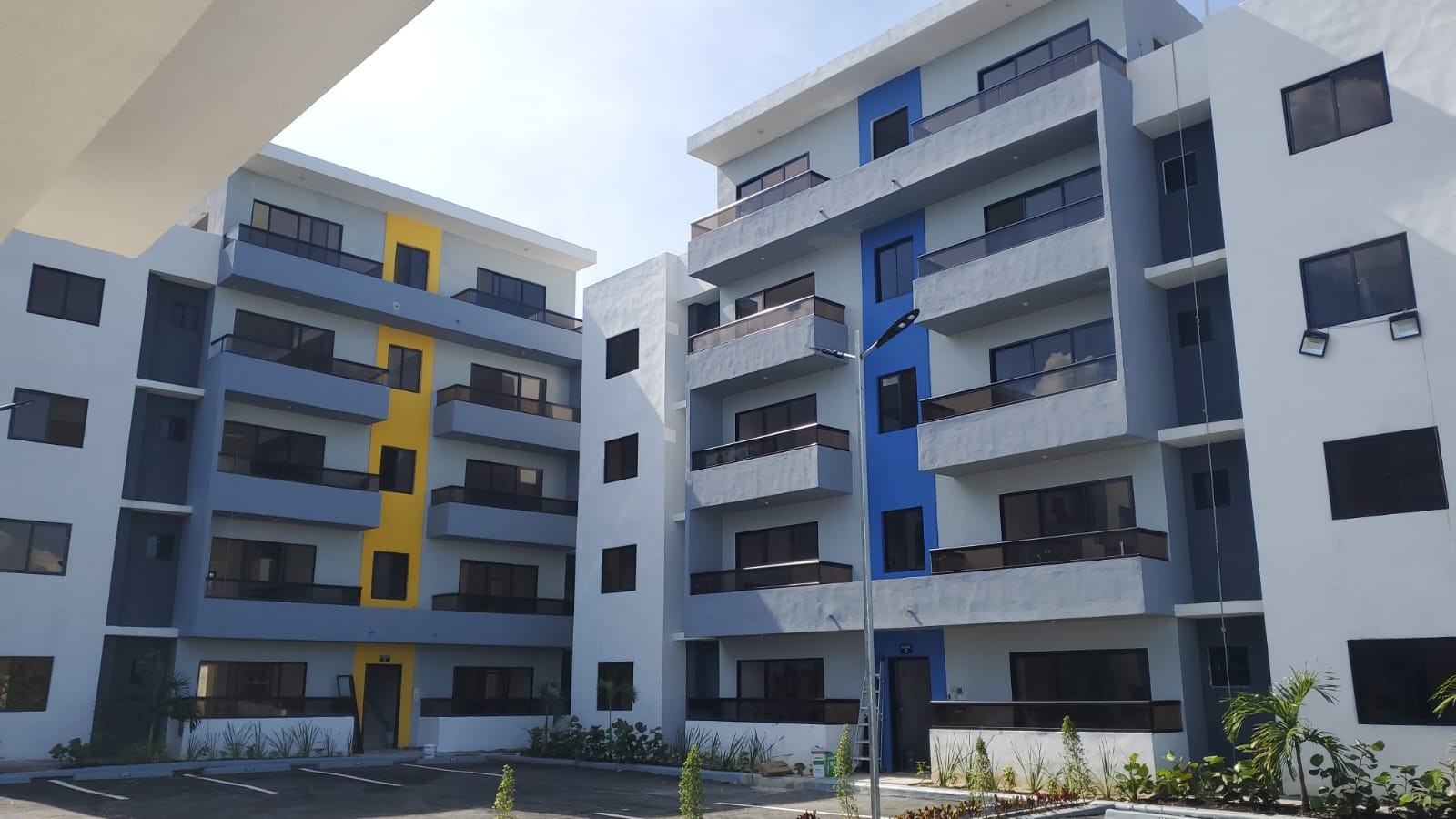 apartamentos - Apartamentos 4to piso, terminados, con vista al mar y con bono vivienda  5