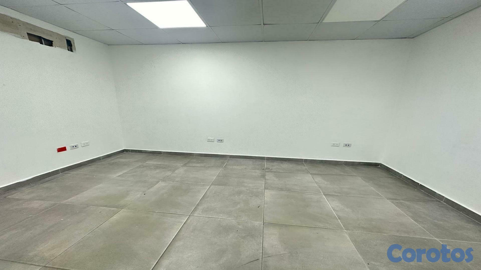 oficinas y locales comerciales - Local amplio para Oficina en Primer Piso en los Restauradores 7