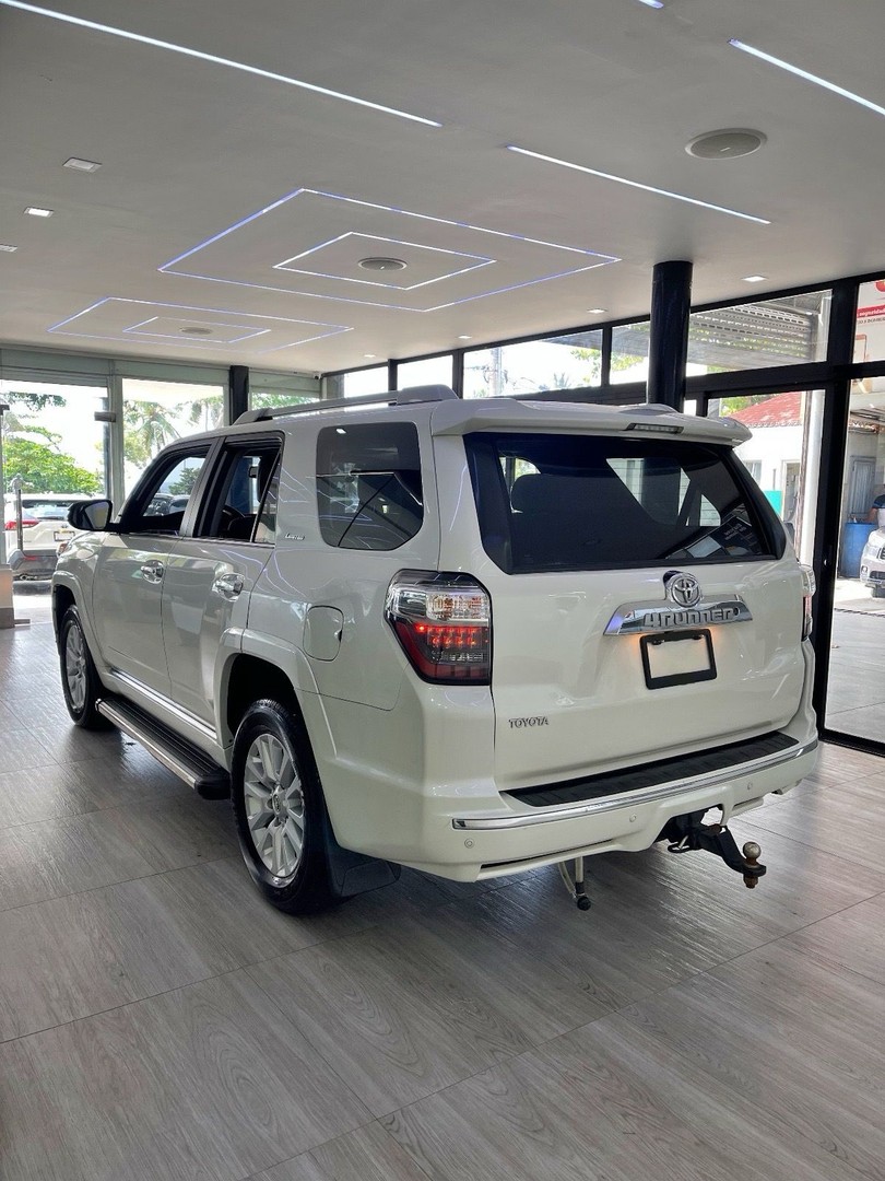 jeepetas y camionetas - Toyota 4Runner Límite 2018 impecable  2