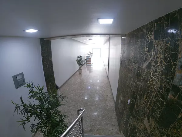 oficinas y locales comerciales - Alquilo Local comercial 267 mts  3er piso  27 febrero
 8