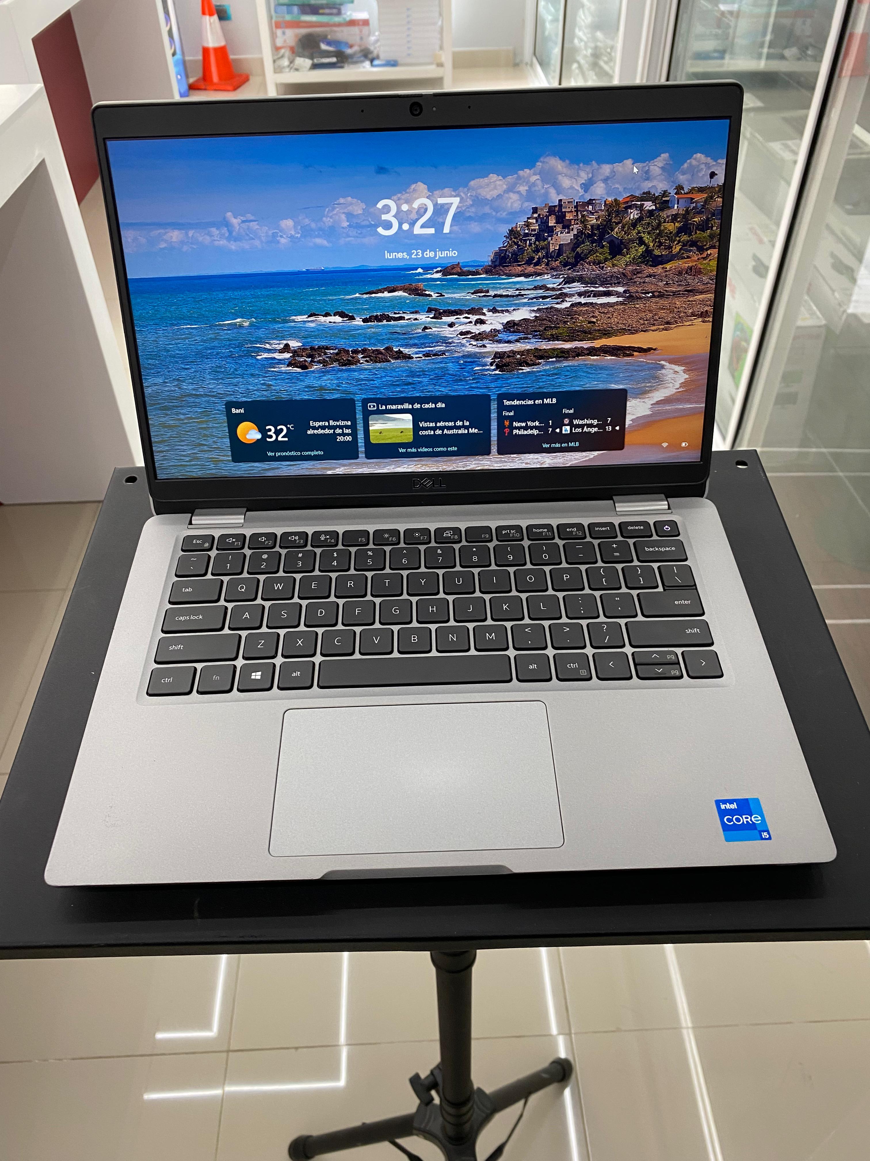 computadoras y laptops - Laptop Dell Latitude E5320 core i5 11va Gen 14 