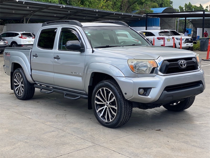jeepetas y camionetas - Toyota Tacoma 2015 V6 4X2 como nueva