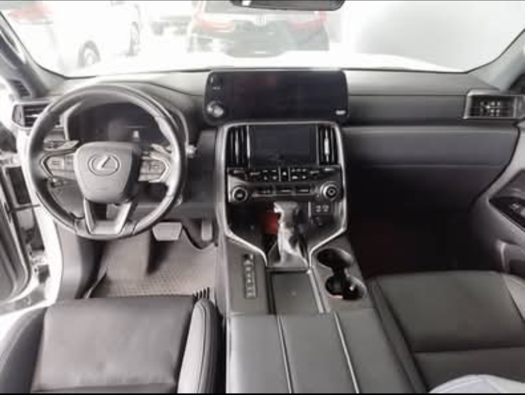jeepetas y camionetas - 2023 Lexus LX 600 Luxury  3