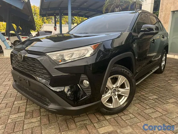 jeepetas y camionetas - Toyota rav4 2020 xle clean carfax  6