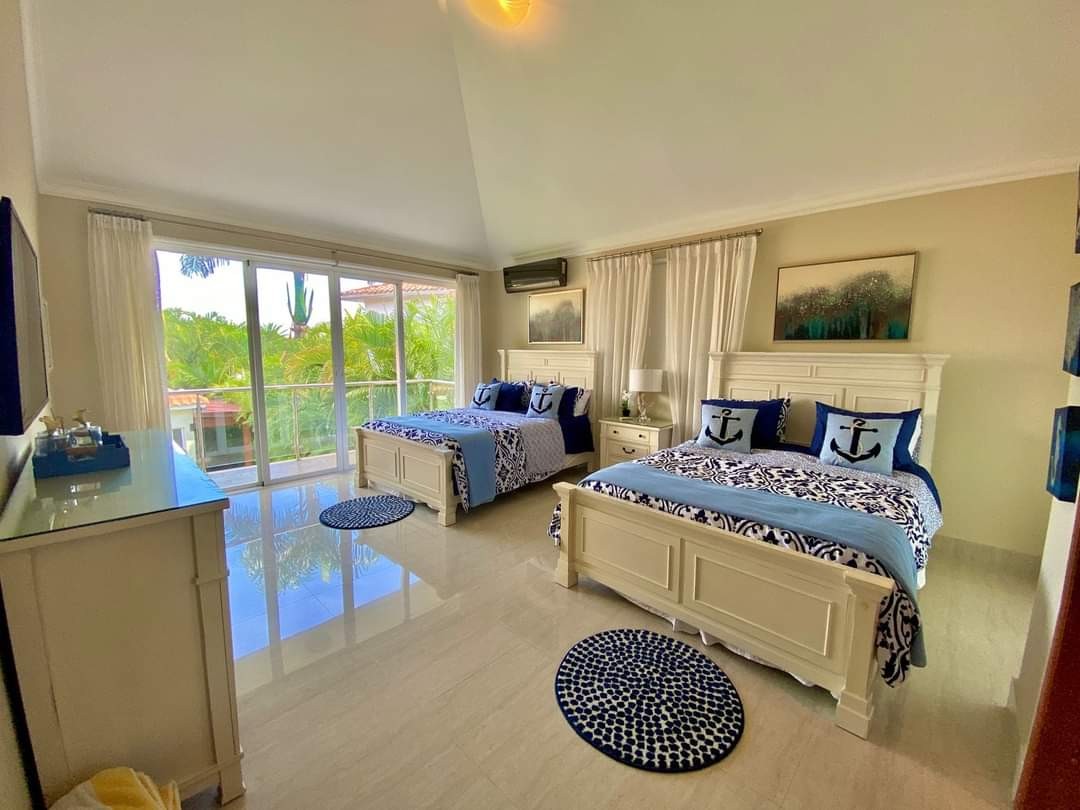 casas vacacionales y villas - SE VENDE  Lujosa Villa Familiar con 1,200 Mts. 4