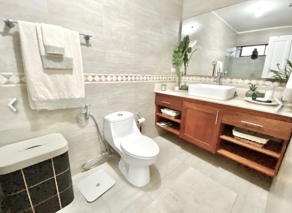 apartamentos - Venta espacioso apart.,
Remodelado, con vista al mar! (6to. piso). 4