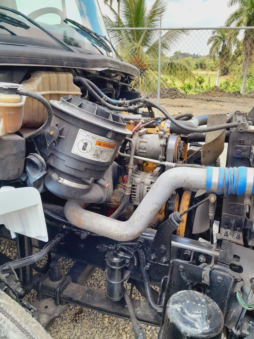 camiones y vehiculos pesados - FREIGHTLINER M2 año 2007 4