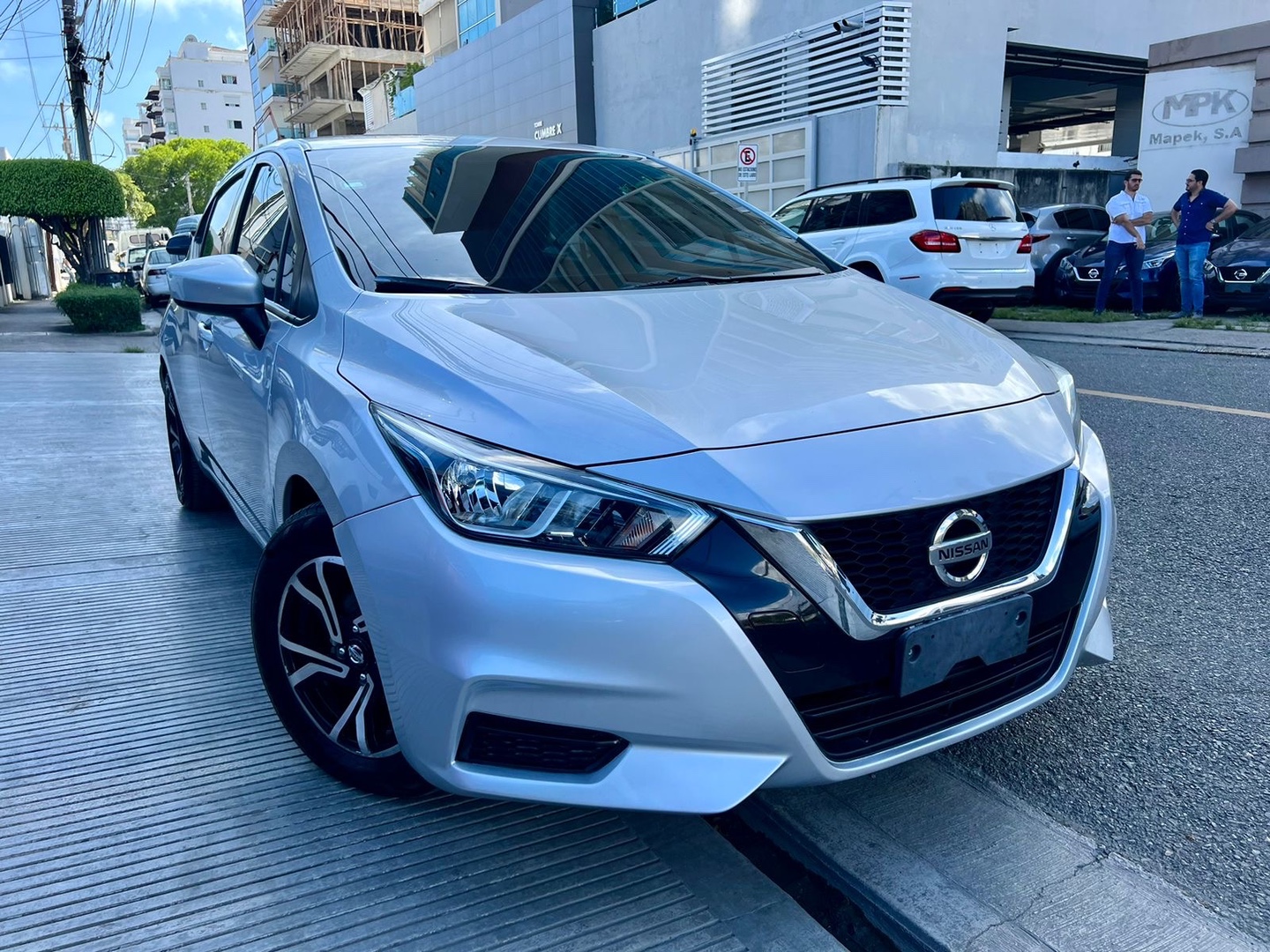 carros - Nissan Versa 2021 1