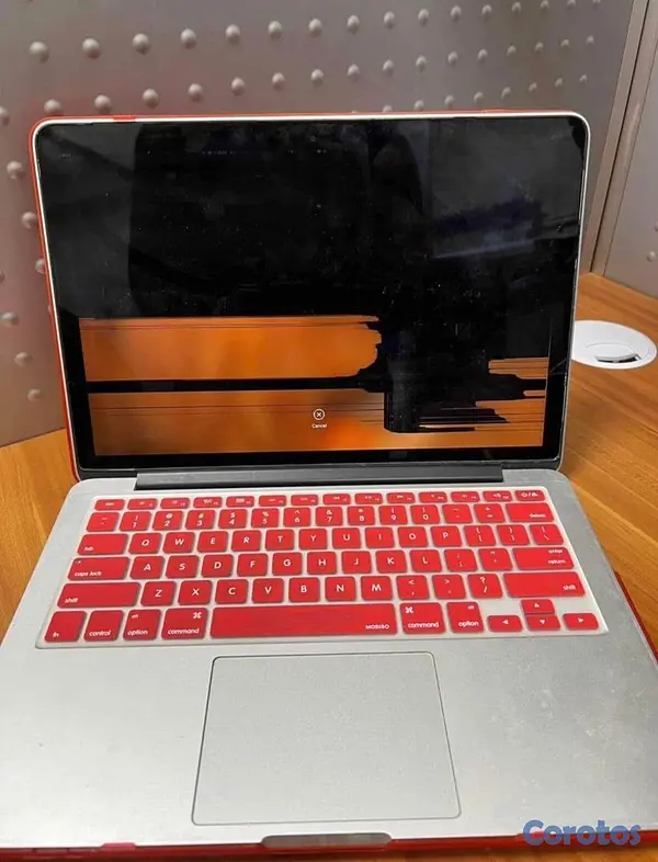 computadoras y laptops - vendo mi lapto con un detalle en la pantalla 8,500 4
