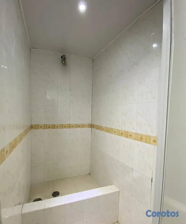 oficinas y locales comerciales - Edificio comercial de 3 niveles con almacén en alq 10