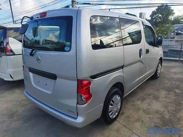 jeepetas y camionetas - 2021 Nissan NV200 6