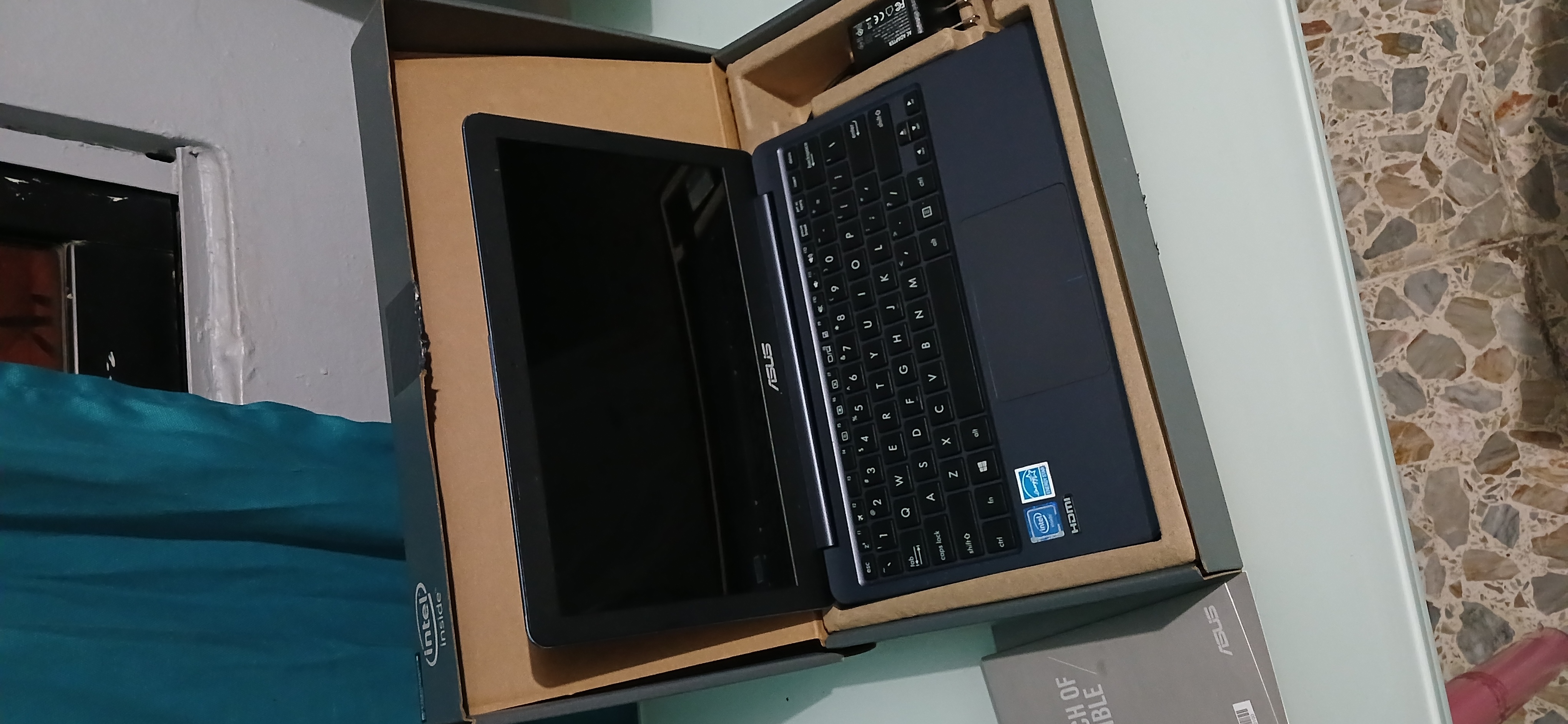 computadoras y laptops - Computadora Laptop Asus Vivobook l203NA - Intel Celeron N3350, 4GB DDR4 RAM, 64G