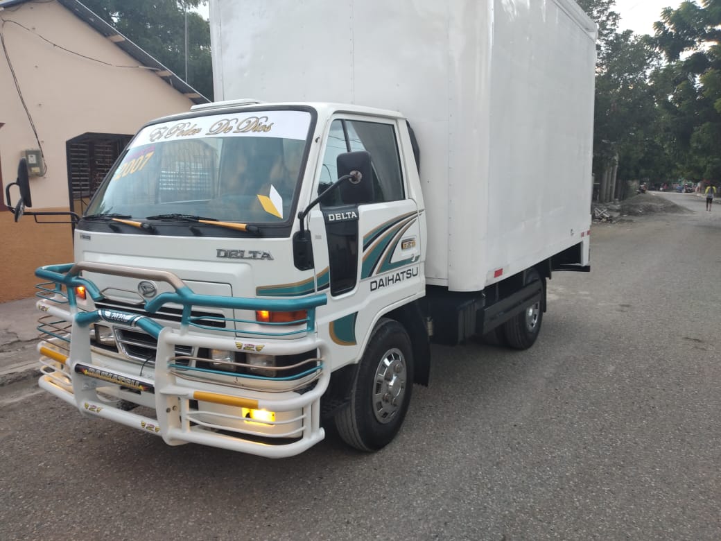 camiones y vehiculos pesados - camión Daihatsu delta año 2007 cama corta