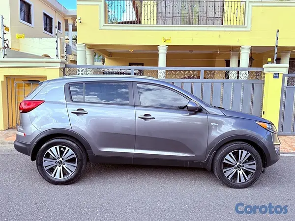 jeepetas y camionetas - Kia Sportage LX 2015 4
