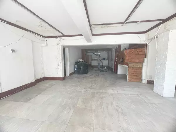 oficinas y locales comerciales - Alquiler local en Evaristo morales  2