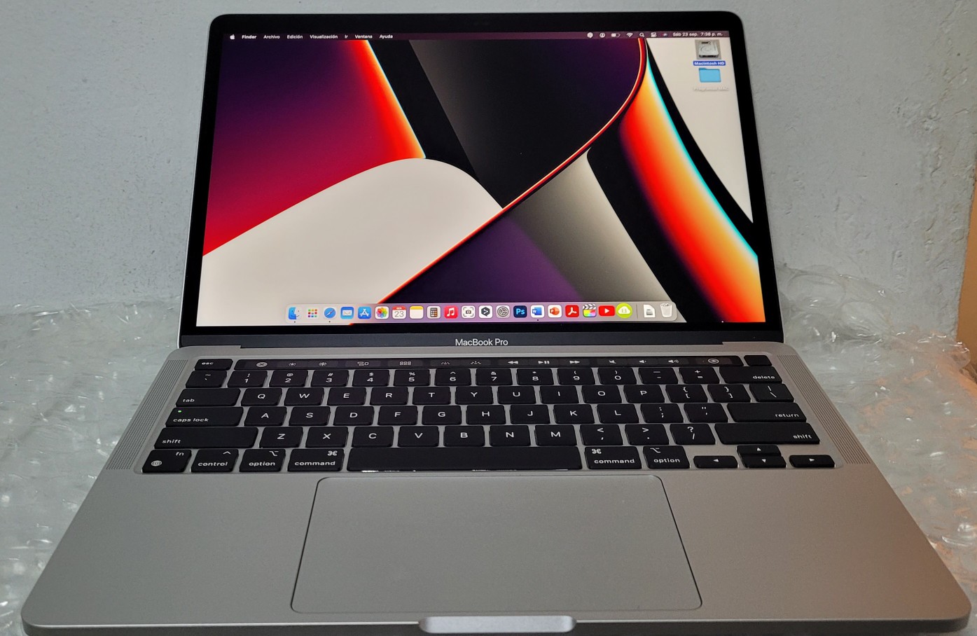 computadoras y laptops - Macbook Pro Touch bar 13 Pulg Core i5 Ram 8gb Disco 256gb SSD AÑO 2019