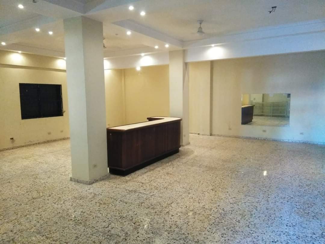oficinas y locales comerciales - Local comercial 100 metros Arroyo hond prox a supermercado nacional de Arroyo h