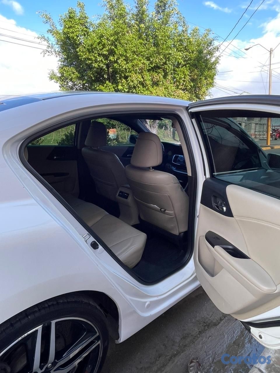 carros - 745,000.  2