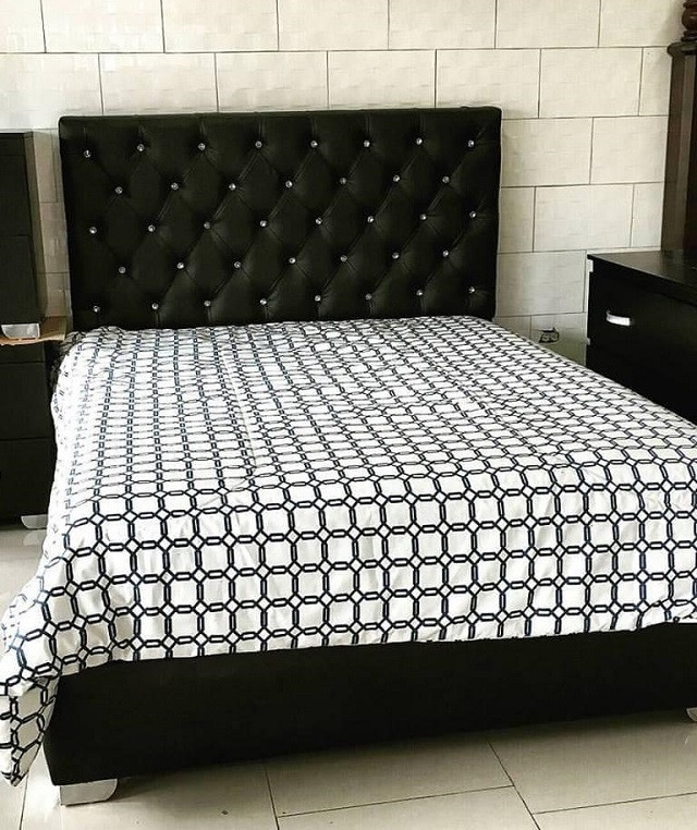 muebles y colchones - Cama color Negra tapizada+colchón. Nueva