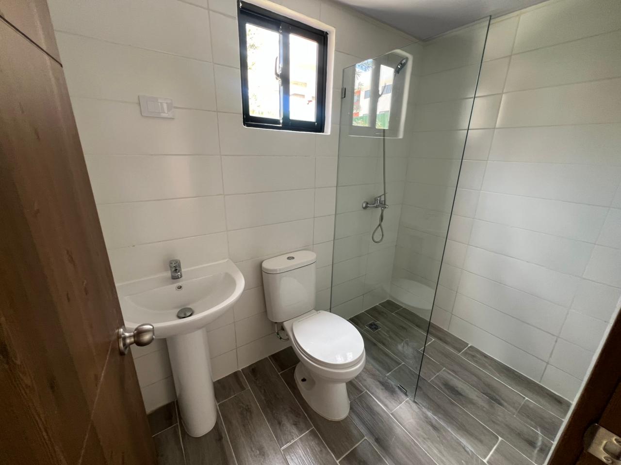 apartamentos - Se alquila apartamento prox a la Av. Charles de Gaulle detrás de la sirena 7