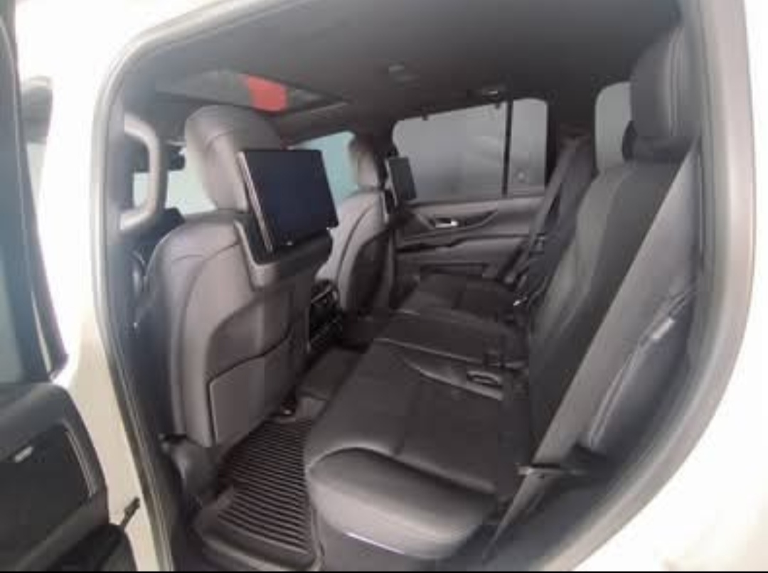 jeepetas y camionetas - 2023 Lexus LX 600 Luxury  4