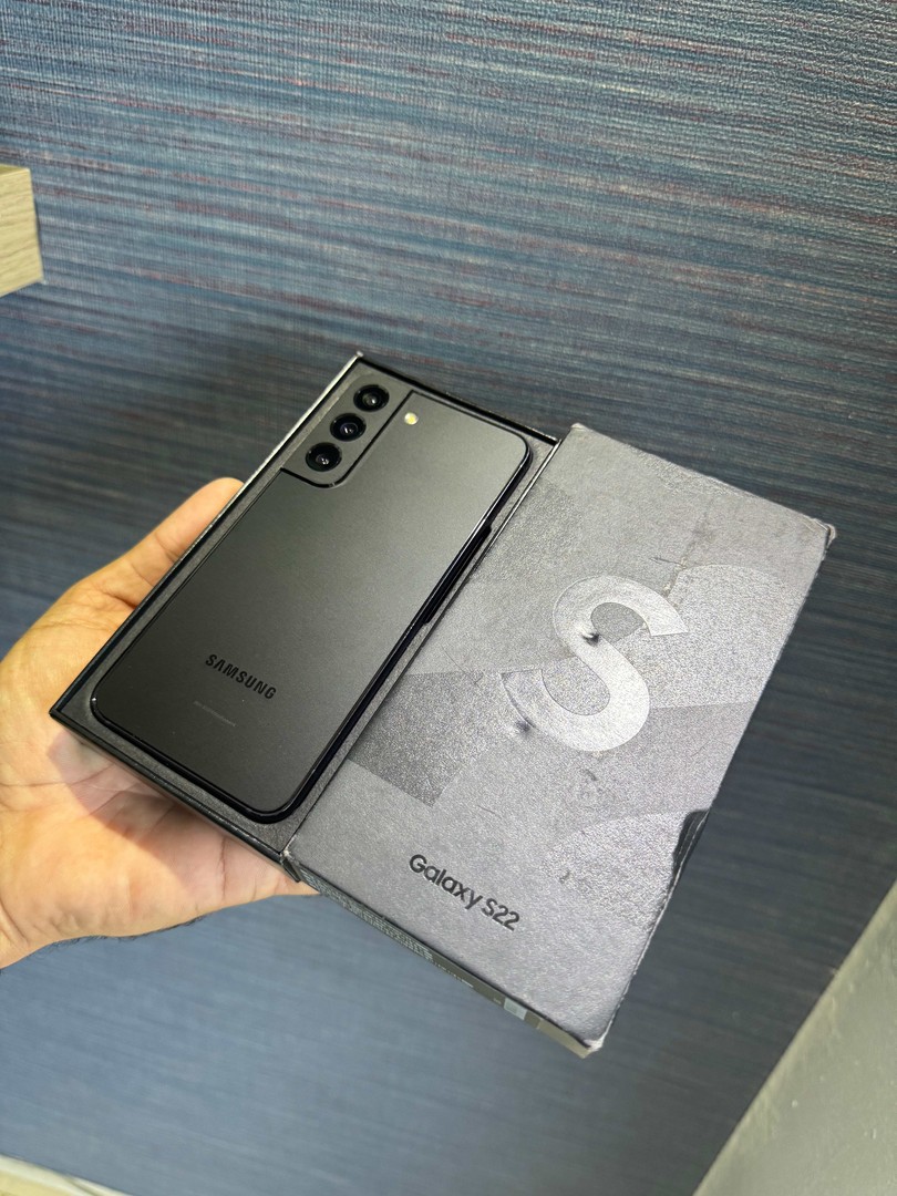 celulares y tabletas - Samsung Galaxy S22 256GB Negro Como Nuevo, Desbloqueado, RD$ 24,800 NEG