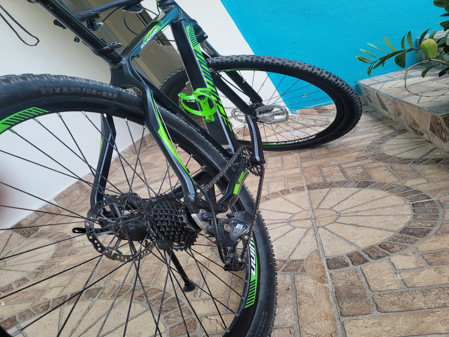 bicicletas y accesorios - Bicicleta Schwinn, de 7 velocidades,  negra/verde **Precio negociable** 2