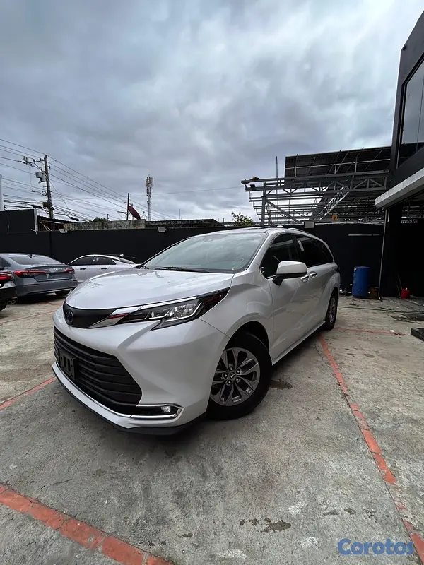 jeepetas y camionetas - TOYOTA SIENNA XLE 2021  2